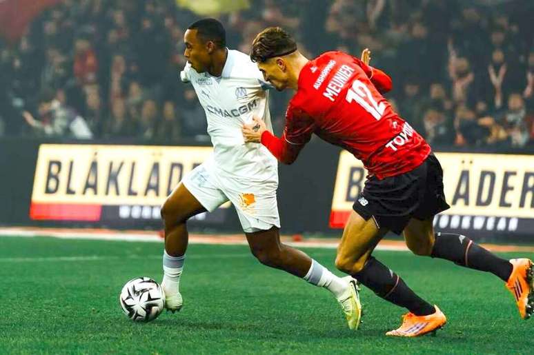 Meunier (de vermelho) foi um dos destaques do Lille na vitória sobre o Olympique.