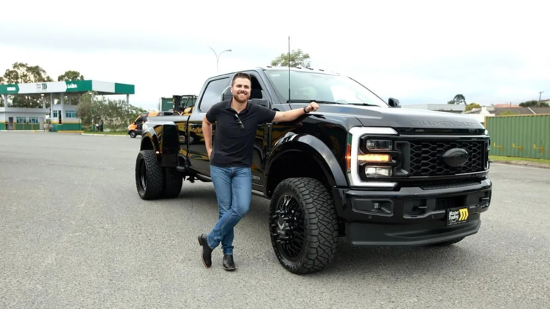 Rico! Zé Neto compra carro de R$ 1,5 milhões; cantor foi o primeiro a comprar Ford F