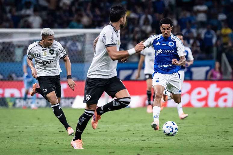 Cruzeiro terminou a partida com “Betnacional” na camisa –