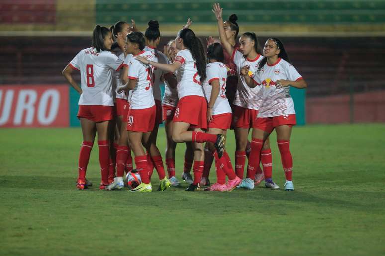 Jogadoras das Bragantinas. 