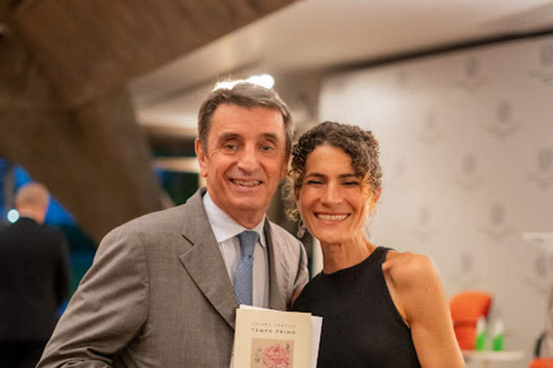 Autora participou de um evento na Embaixada do país europeu