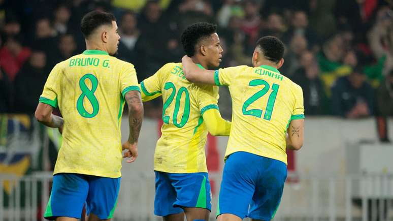 CBF: Jogadores do Brasil comemorando gol em amistoso