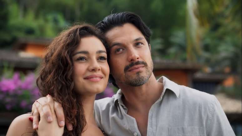 Gerluce (Sophie Charlotte) e Paulinho (Romulo Estrela) de Três Graças (Reprodução/TV Globo)