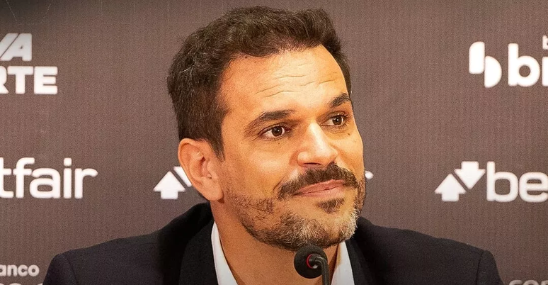 Em 2026, a primeira janela de transferências está prevista para 5 de janeiro. 