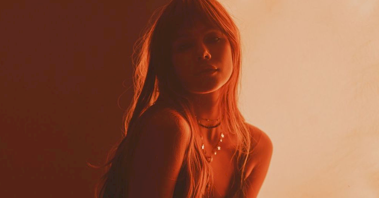 Clarissa anuncia 'Tantas Formas de Dizer Adeus' e dá novo fôlego ao pop pck contemporâneo com show em SP