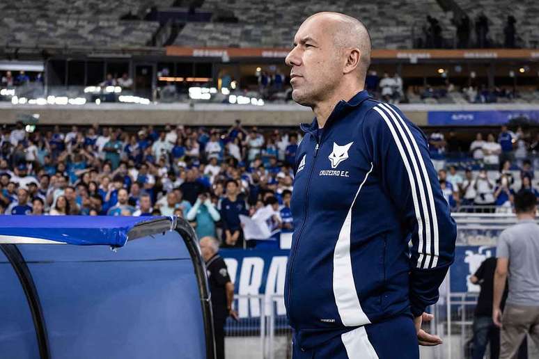 Jardim citou mudanças no time titular no começo do Brasileiro –