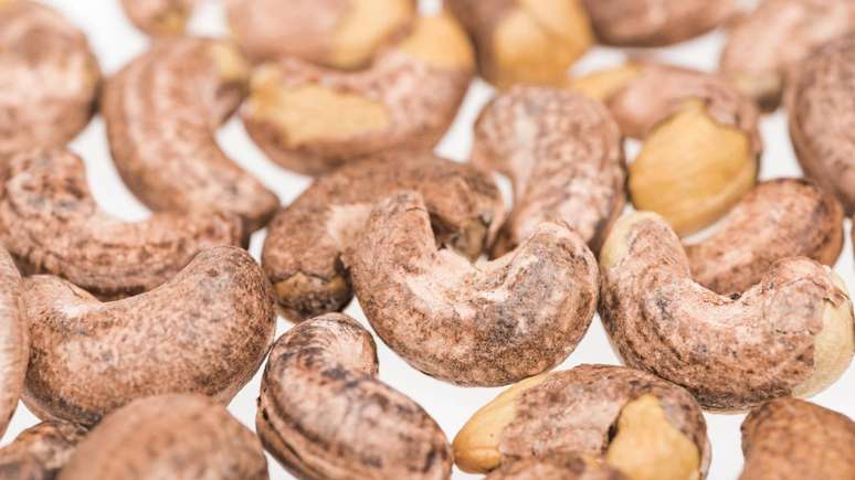 Lanches intermediários podem incluir castanhas, nozes ou sementes de abóbora