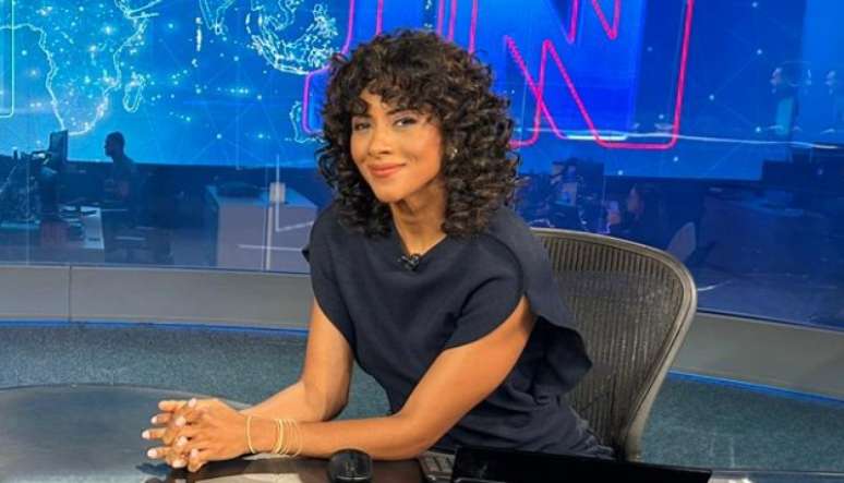 Antes de estrear na GloboNews, em 2016, Aline Midlej trabalhou na Band e Record