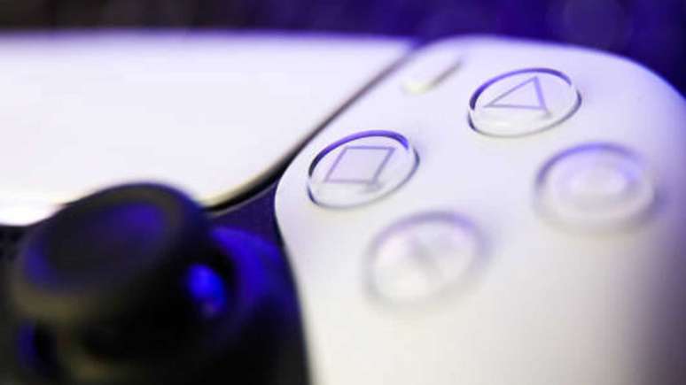 Novo modelo do controle DualSense melhora a duração da bateria, diz modder