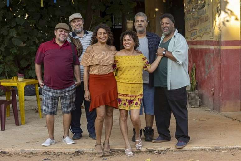 Família de Paulo Vieira e os atores que os interpretam na série