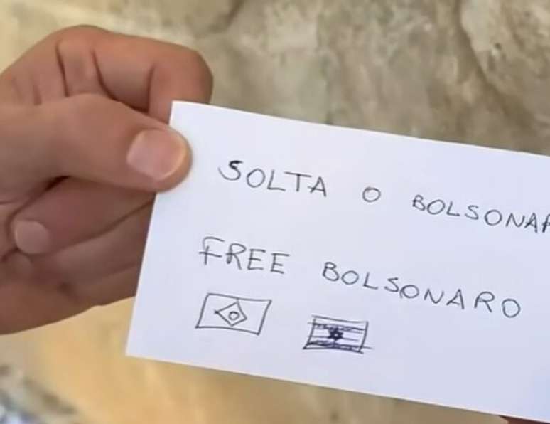Eduardo Bolsonaro (PL-SP) asked for the freedom of his father imprisoned in Brasilia, in a note written and posted on the Wailing Wall.