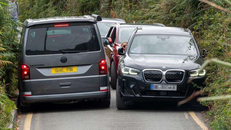 Os carros estão aumentando de tamanho ou as estradas estão ficando mais estreitas?