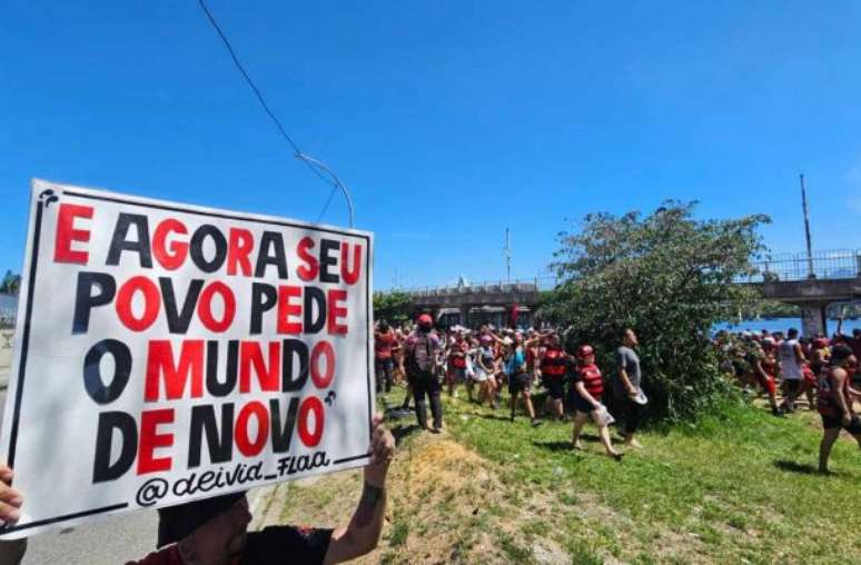 Segurança foi reforçada no embarque do Flamengo.