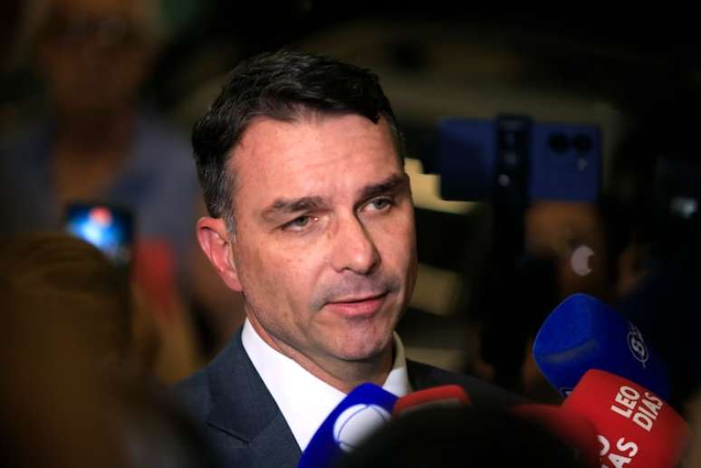 Flávio Bolsonaro fez pedido a lideranças partidárias.