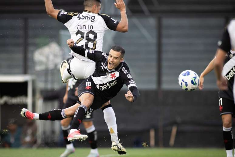 No primeiro turno, o Atlético abriu o placar, mas o Vasco empatou com Vegetti, de pênalti, sofrido por Coutinho.
