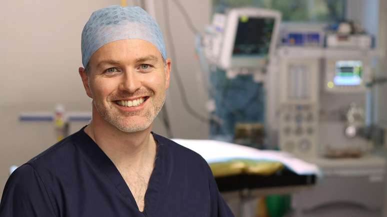 O veterinário Mark Morton afirma que o rastreador de atividades físicas melhorou a qualidade do sono dele