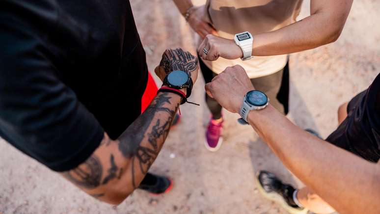 Existem muitas marcas de smartwatches no mercado, com preços que variam enormemente