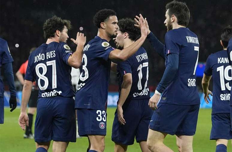 Kvaratskhelia is celebrated after opening the scoring for PSG. Ge'porgio was the best on the pitch. 