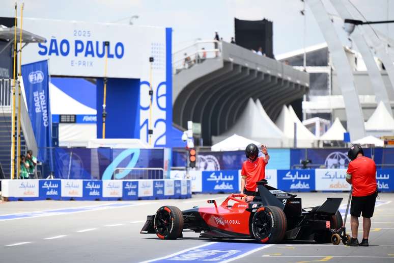 Jake Dennis vence no Brasil