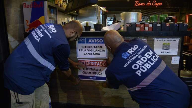 Segundo a prefeitura, a operação começou por volta das 18h, nas ruas Voluntários da Pátria e Nelson Mandela