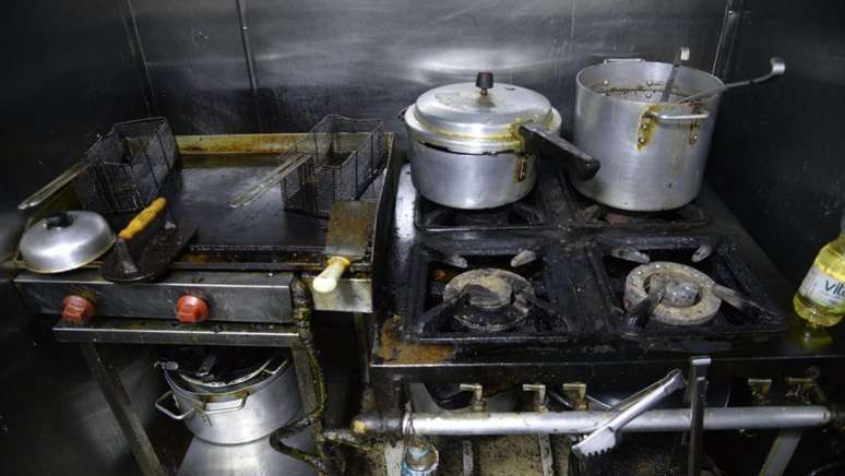 No total, 11 estabelecimentos foram fiscalizados e 10 multas foram aplicadas por problemas sanitários