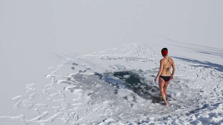 O grupo de Cohen também investiga se efeitos semelhantes ocorrem com pessoas que nadam nos lagos congelados de Minneapolis, Minnesota (EUA), durante o inverno. "No inverno, faz tanto frio que os lagos congelam, então eles [os nadadores] frequentemente precisam abrir um buraco no gelo para entrar", diz Cohen