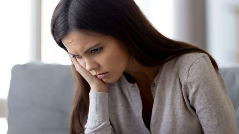 Descubra por que cada signo atrai crushes indisponíveis e veja como mudar esse padrão com leveza e autoconhecimento.