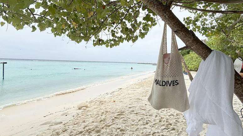 Os moradores locais designaram 'praias de biquíni' separadas, onde os visitantes podem nadar e tomar banho de sol livremente