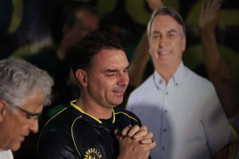 Flávio anunciou que foi escolhido pelo pai para disputar a presidência em 2026.