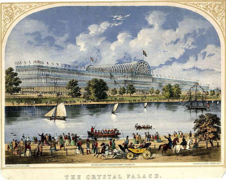O Palácio de Cristal foi construído em apenas seis meses. Ele tinha mais de meio quilômetro de comprimento e quase 300 mil painéis de vidro, cada um deles soprado à mão