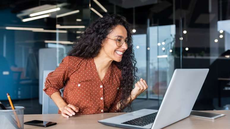 Descubra como seu mapa astral revela sua missão profissional. Veja quais pontos indicam talentos, desafios e o caminho para sua carreira.