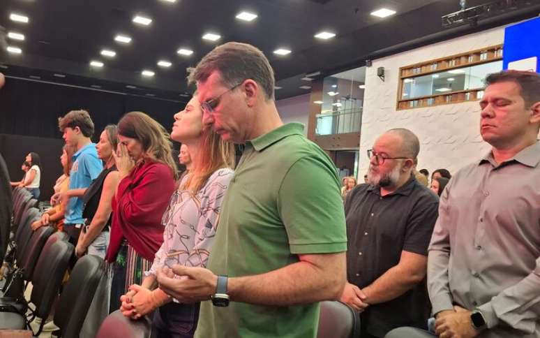 Flávio Bolsonaro participou, na manhã deste domingo (7), de um culto em Brasília.