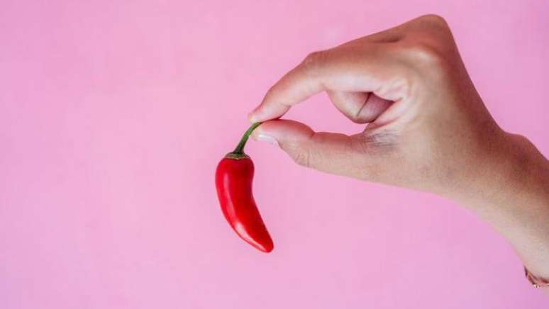 A capsaicina, composto presente em pimentas, também demonstrou ativar a gordura marrom em camundongos, e há indícios de que o efeito pode ocorrer em humanos