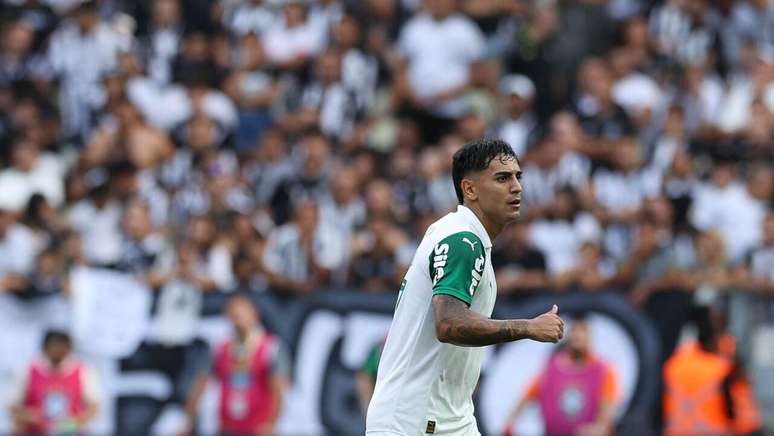 Facundo Torres marcou o gol de empate do Palmeiras diante do Ceará.