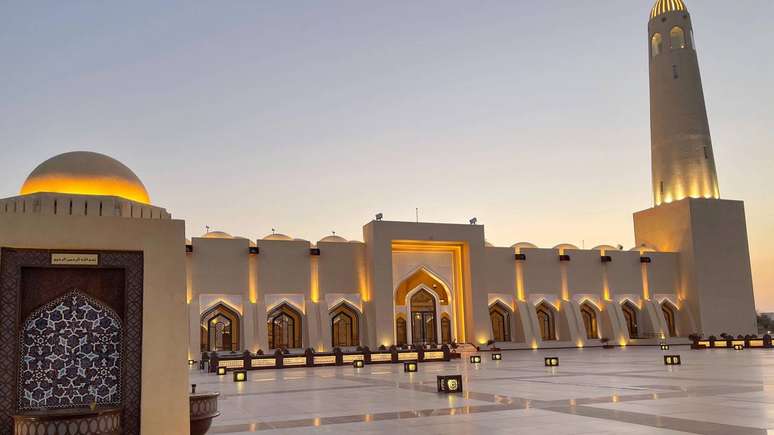 A lei islâmica guia vários aspectos da vida cotidiana do Catar, desde o vestuário até o consumo de bebidas alcoólicas em espaços específicos – depositphotos.com / Shakeel_MS