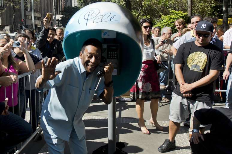 Em 2014, Pelé autografou a cabine de um Orelhão na Avenida Paulista como parte de uma campanha para companhia telefônica