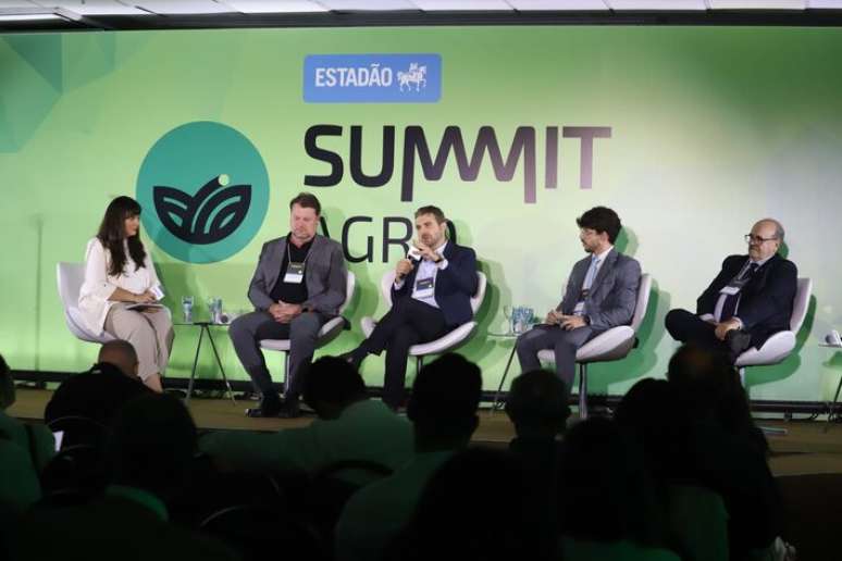 'O futuro do Agro' foi tema de painel com Isadora Duarte, Alexandre Pedro Schenkel, José Pimenta, Pedro Garcia, Sérgio Bortolozzo e Tania Zanella (online)