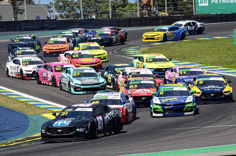 A largada da corrida 2 indicava um cen&aacute;rio perfeito para Thiago Camilo