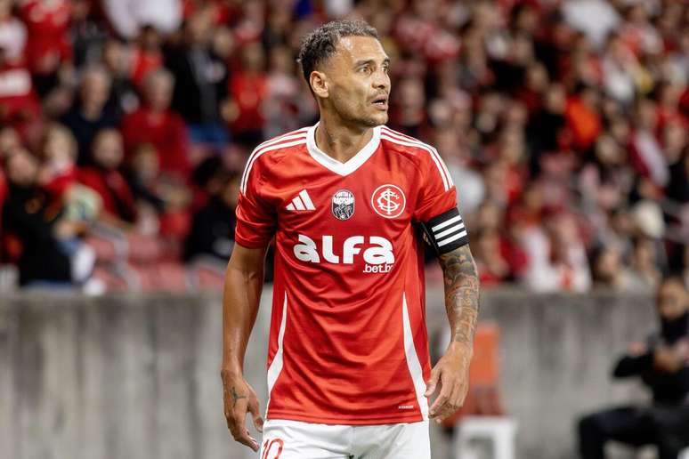 Alan Patrick (Internacional) durante jogo contra o Santos, no dia 24.11.2025