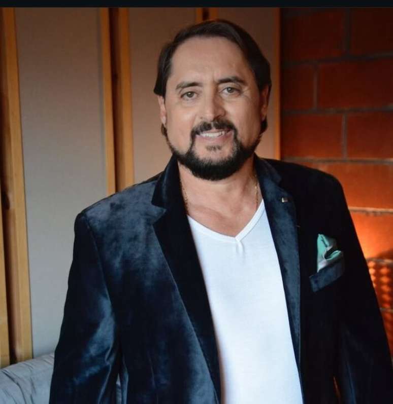 Cantor Mauri, irmão de Chitãozinho e Xororó, morreu em um acidente de carro.