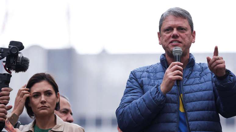 Michelle Bolsonaro e Tarcísio de Freitas estão entre nomes citados em pesquisas eleitorais