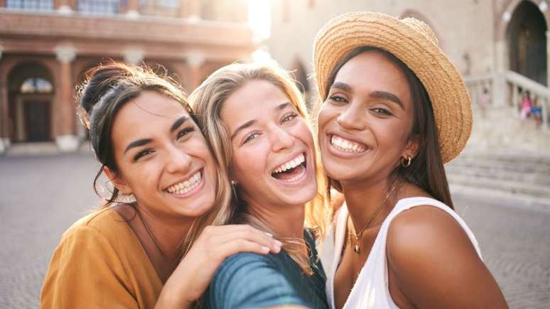 Descubra quais signos ficam melhores solteiros do que namorando e entenda por que a liberdade combina tanto com essas personalidades do Zodíaco.