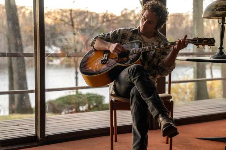 Jeremy Allen White como Bruce Springsteen em 'Salve-me do Desconhecido'