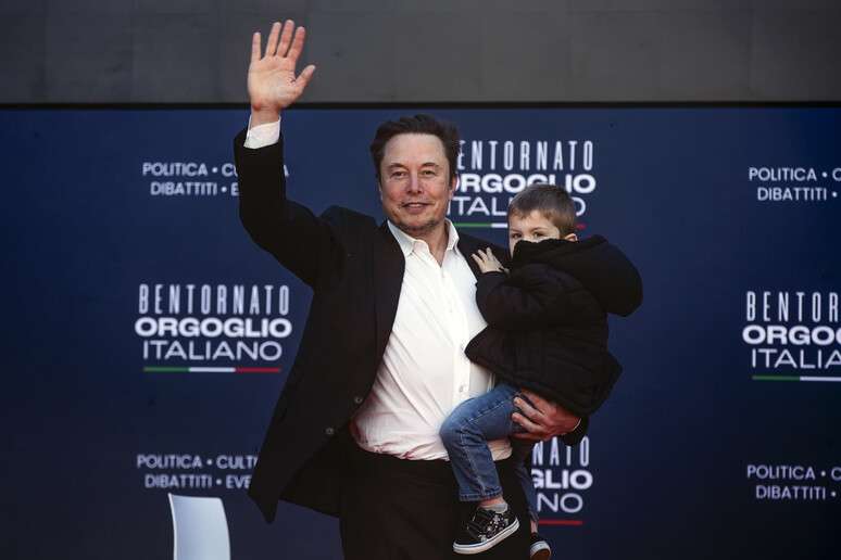 Elon Musk defendeu 'abolição' da UE após multa contra X