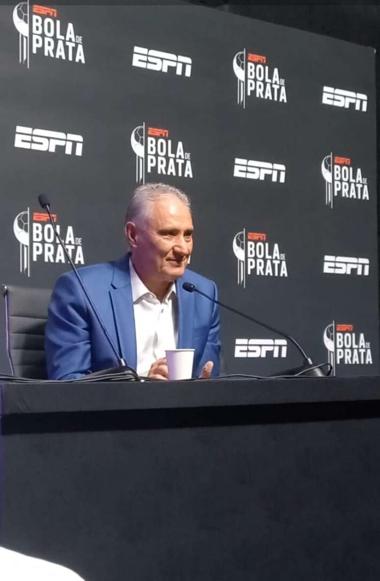 Tite falou com jornalistas após participação no prêmio Bola de Prata.