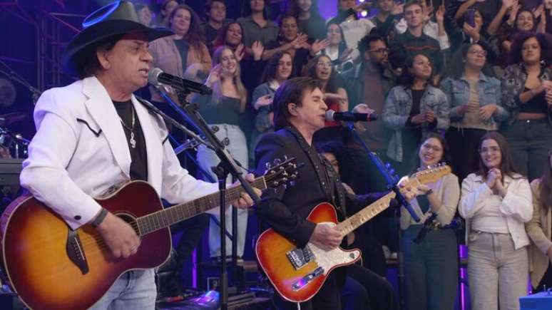 Chitãozinho e Xororó no aniversário do 'Altas Horas', de Sergino Groisman, na Globo.