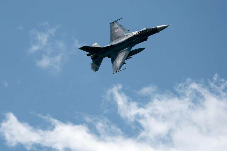 Japão acusou China de travar radares de seus caças no sábado