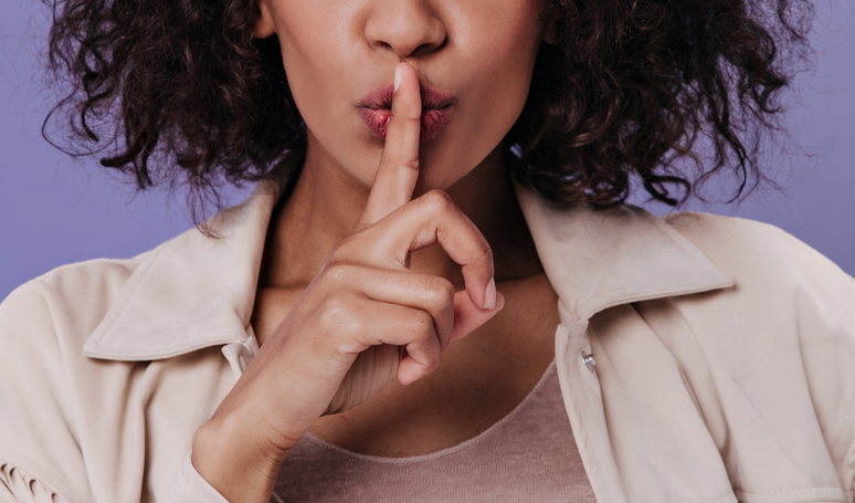 O que significa, segundo a psicologia, quando uma pessoa prefere ficar calada para evitar brigas e conflitos?.