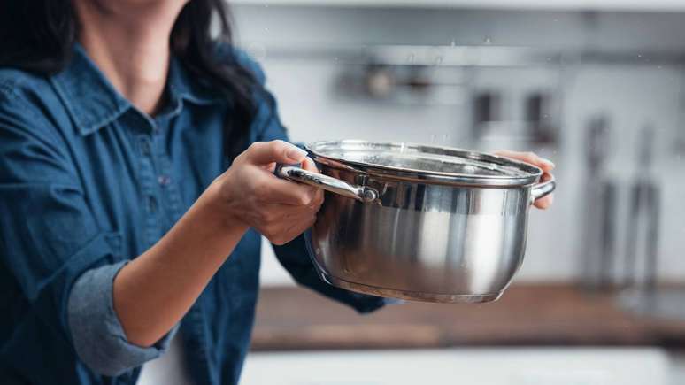 O preço mais alto é resultado da composição nobre do material, da tecnologia de fundo triplo e dos rigorosos padrões de fabricação – depositphotos.com / AndrewLozovyi