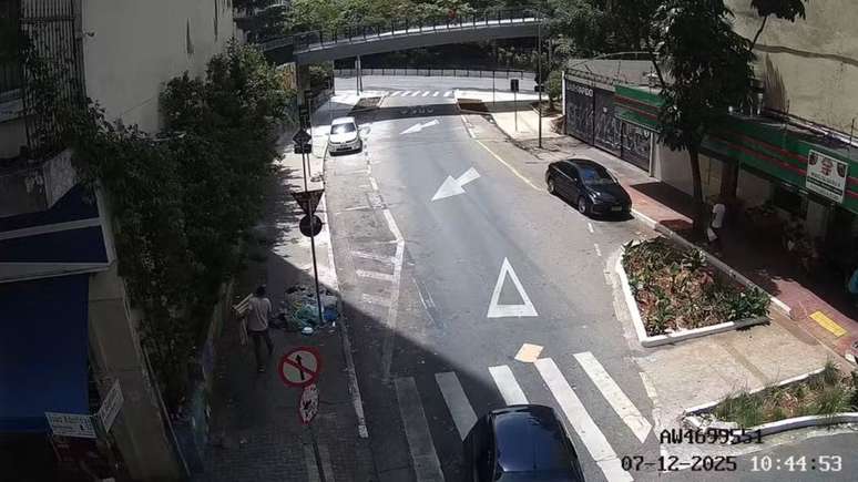 Polícia identifica homens que levaram obras de arte em SP